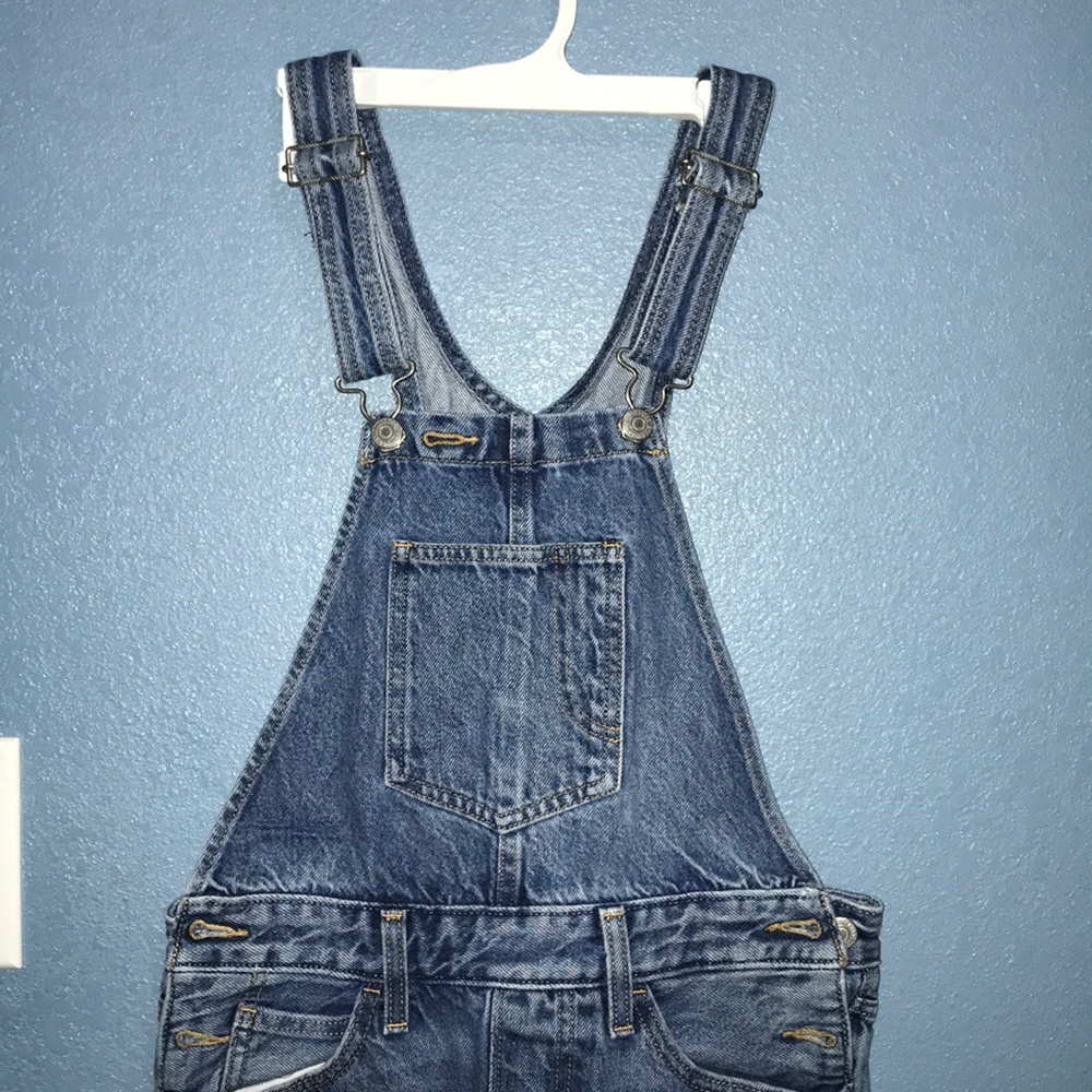 LEVI RIPPED OVERALLS